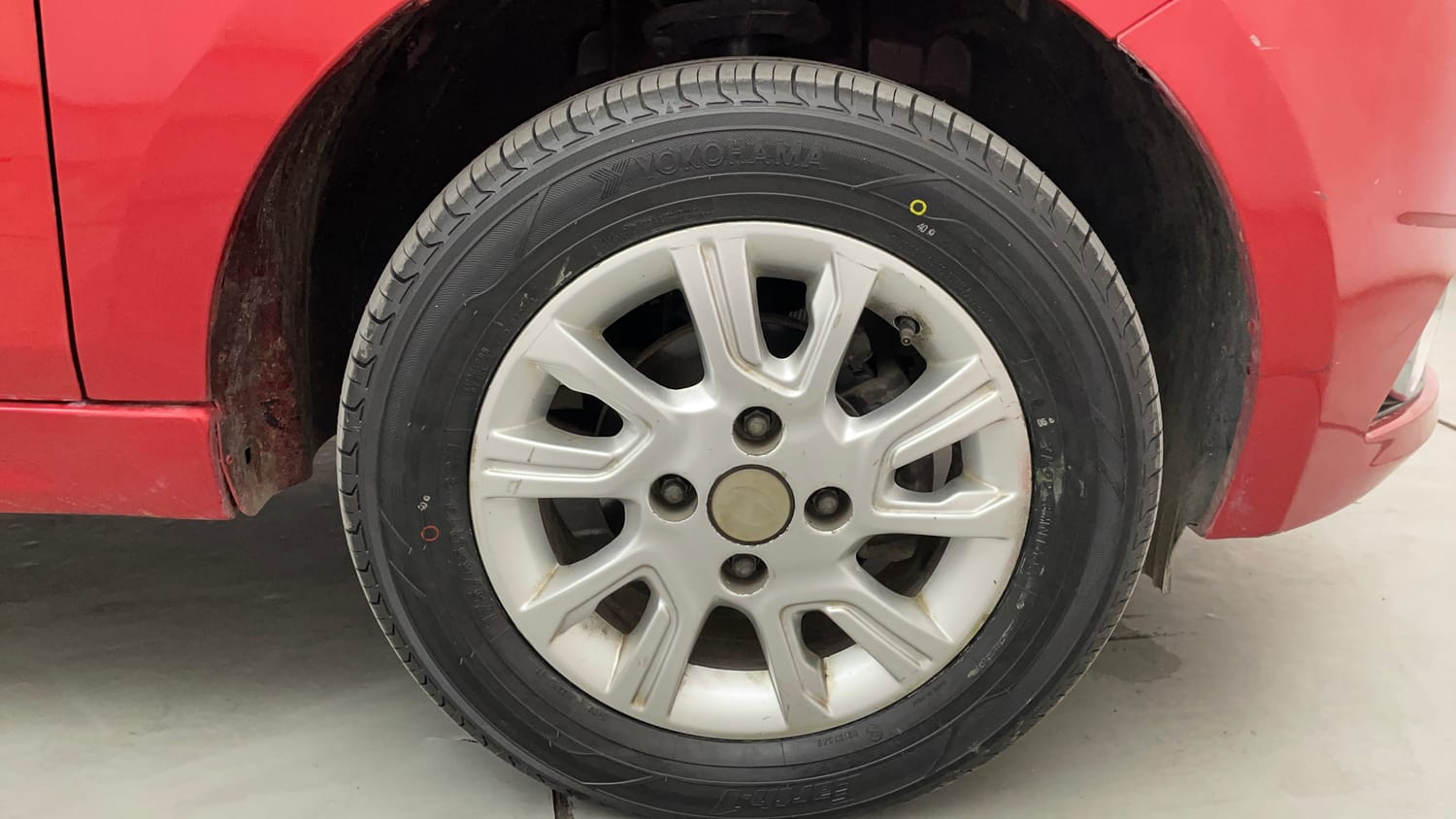 Used 2017 Tata Tiago Revotron XZA Petrol Automatic tyres RIGHT FRONT TYRE RIM VIEW