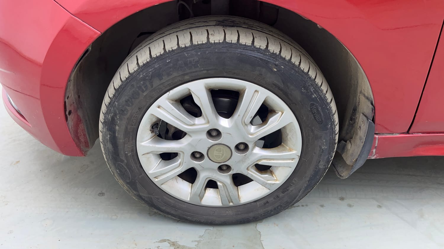 Used 2018 Tata Tiago Revotorq XZ Diesel Manual tyres LEFT FRONT TYRE RIM VIEW
