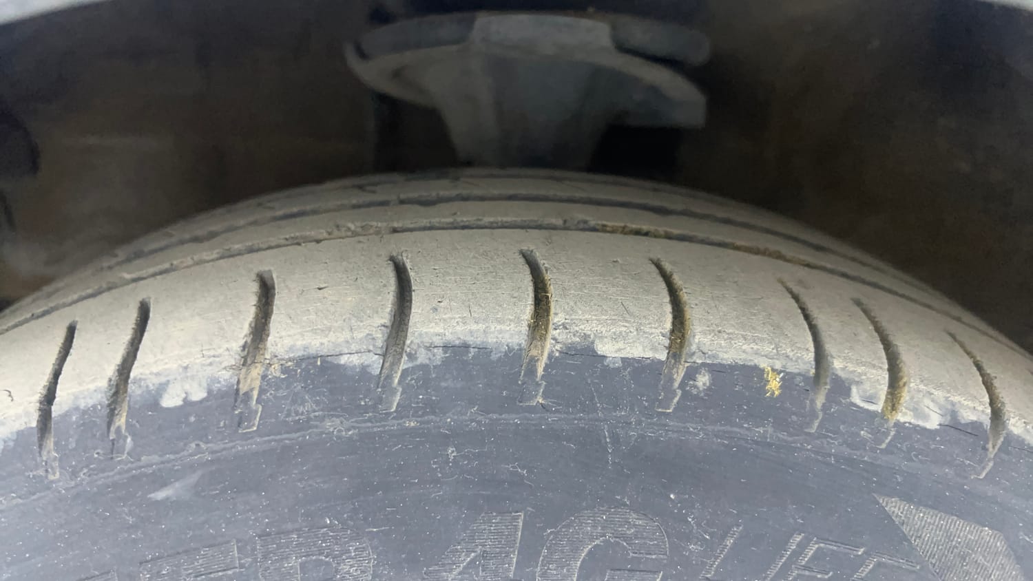 Used 2013 Hyundai i10 Sportz 1.2 Kappa2 Petrol Manual tyres LEFT FRONT TYRE TREAD VIEW