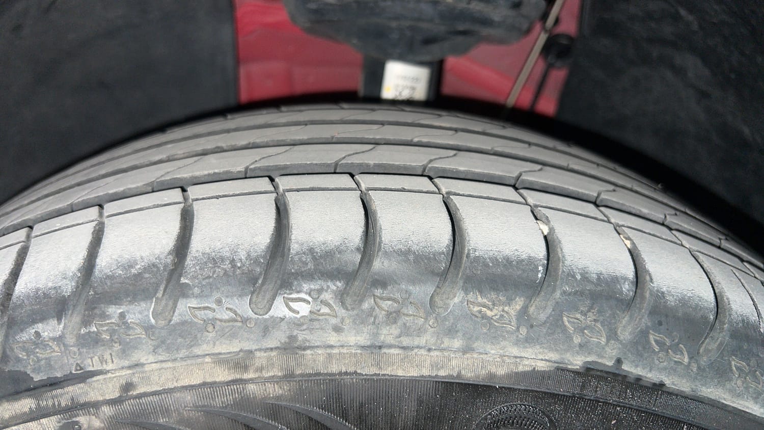 Used 2024 Skoda Kushaq Ambition 1.0L TSI MT Petrol Manual tyres LEFT FRONT TYRE TREAD VIEW