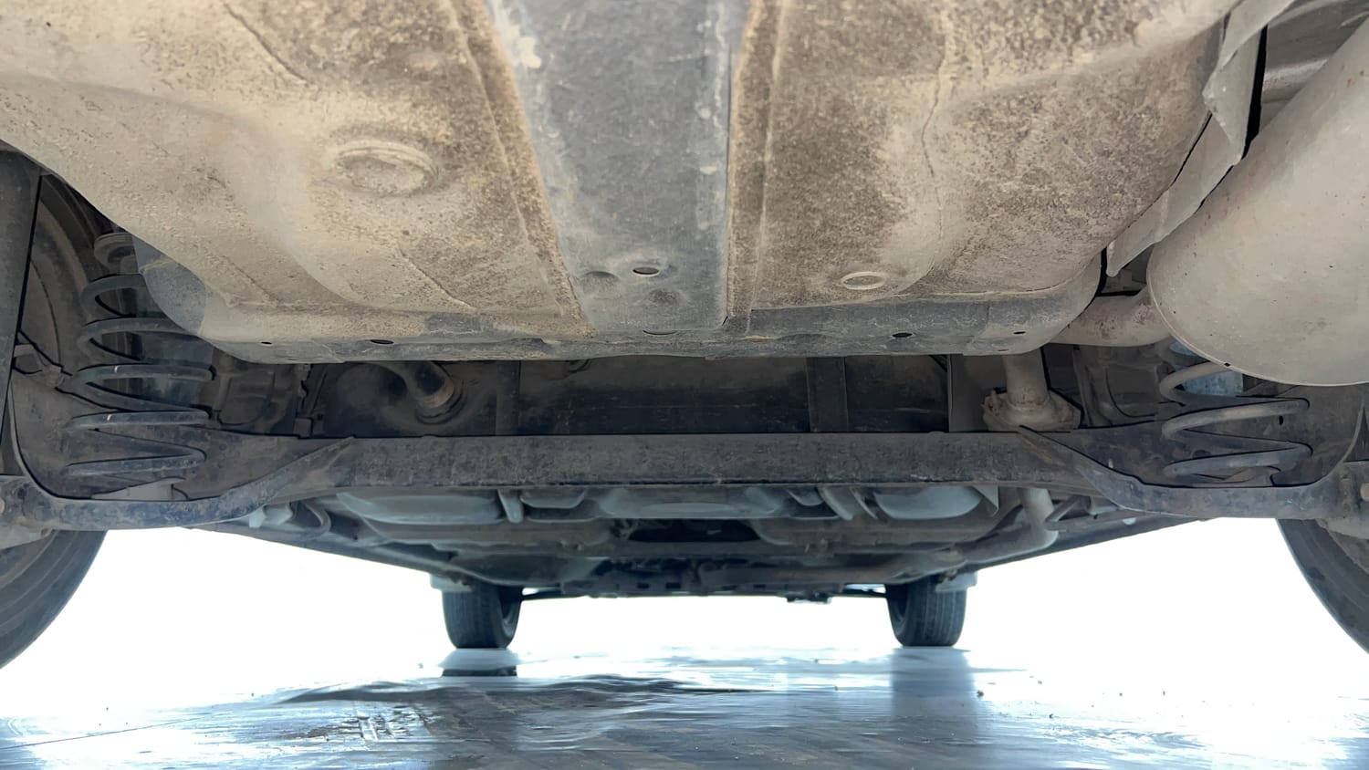 Used 2015 Honda City SV Petrol Manual extra REAR UNDERBODY VIEW (TAKEN FROM REAR)