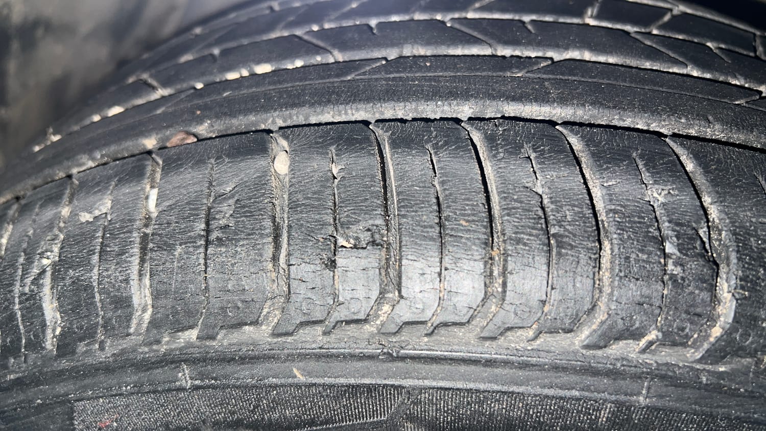 Used 2018 Maruti Suzuki Ciaz Alpha Hybrid 1.5 Petrol Manual tyres LEFT FRONT TYRE TREAD VIEW