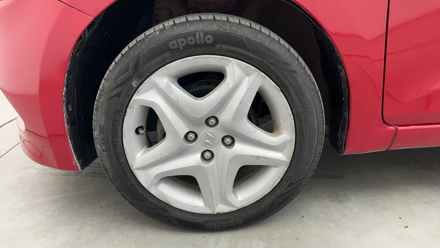 Used 2017 Hyundai Elite i20 Asta 1.2 Petrol Manual tyres LEFT FRONT TYRE RIM VIEW