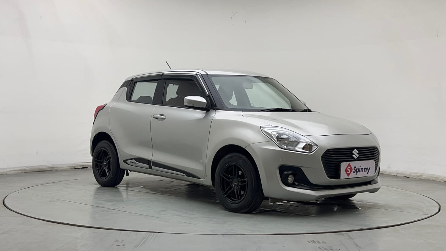Used 2018 Maruti Suzuki Swift VXi AMT Petrol Automatic exterior RIGHT FRONT CORNER VIEW