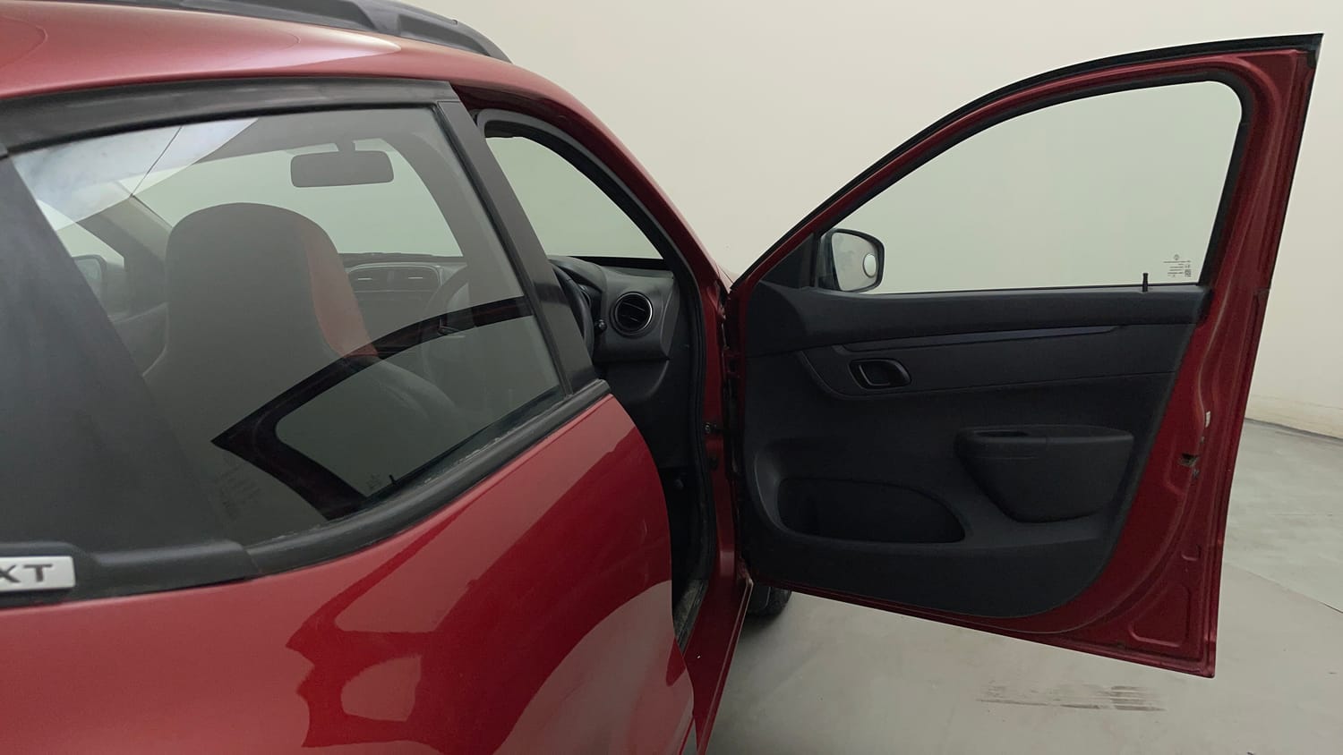 Used 2016 Renault Kwid 1.0 RXT Petrol Manual interior RIGHT FRONT DOOR OPEN VIEW