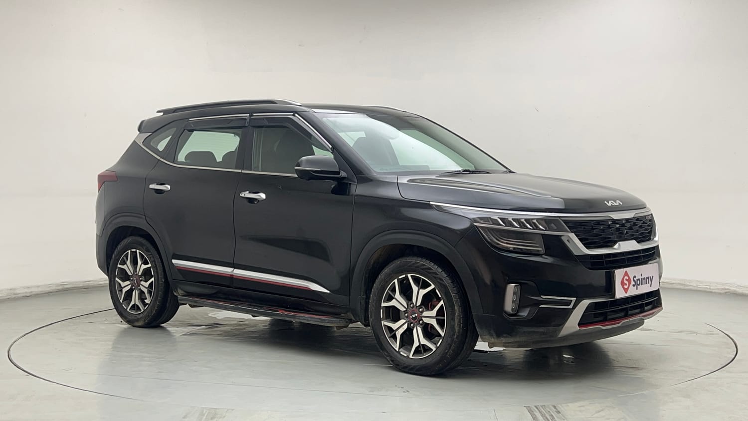 Used 2023 Kia Seltos GTX Plus 1.4 Petrol Manual exterior RIGHT FRONT CORNER VIEW