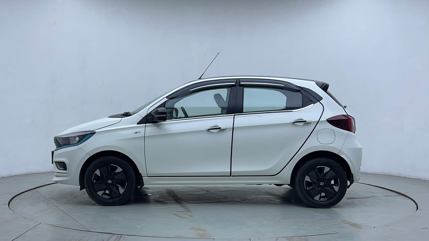 Used 2023 Tata Tiago EV XZ Plus Tech LUX Long Range Electric Automatic exterior LEFT SIDE VIEW