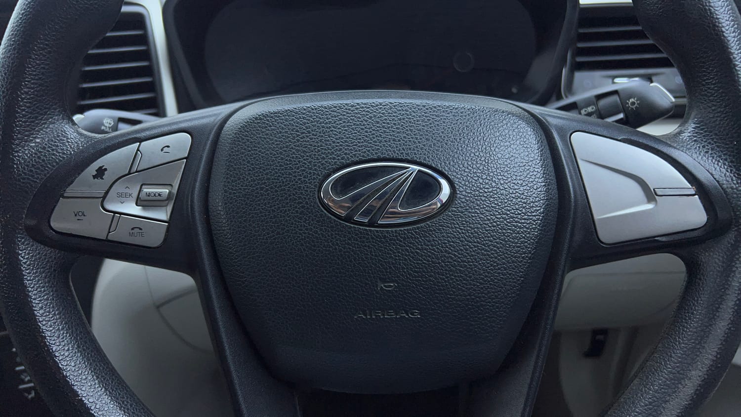Used 2019 Mahindra XUV 300 1.2 W6 Petrol Manual top_features Airbags