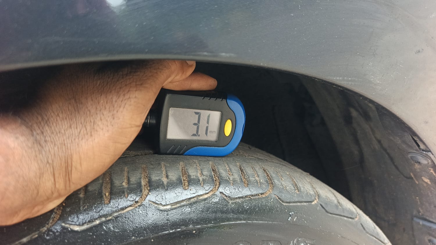 Used 2021 Hyundai New i20 Asta (O) 1.0 Turbo DCT Petrol Automatic tyres LEFT FRONT TYRE TREAD VIEW