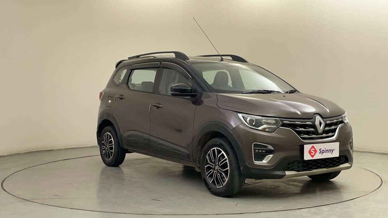 Used 2022 Renault Triber RXZ EASY-R AMT Dual Tone Petrol Automatic exterior RIGHT FRONT CORNER VIEW
