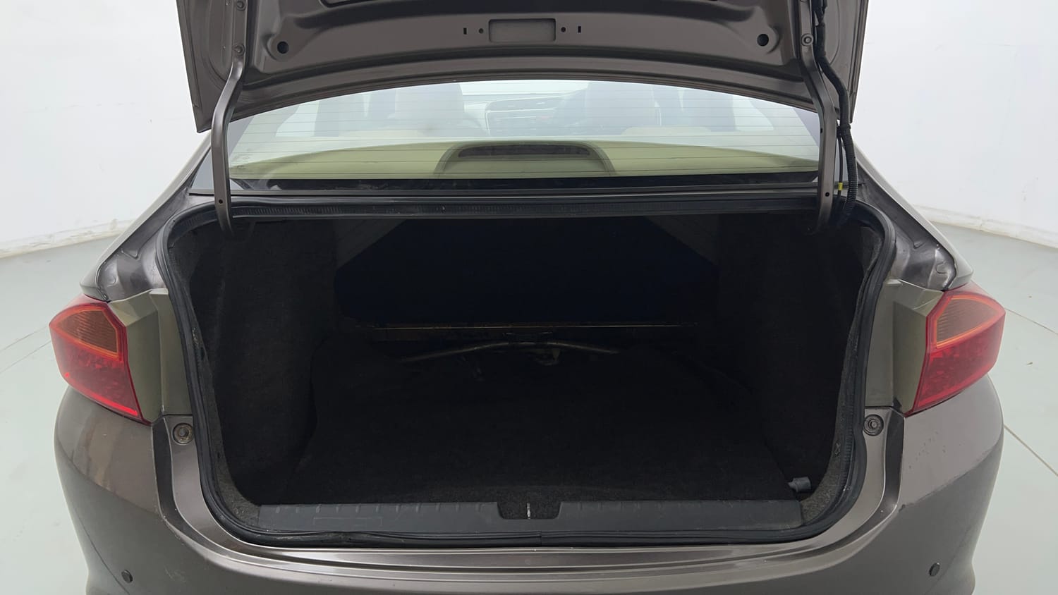 Used 2015 Honda City SV Petrol Manual interior DICKY INSIDE VIEW