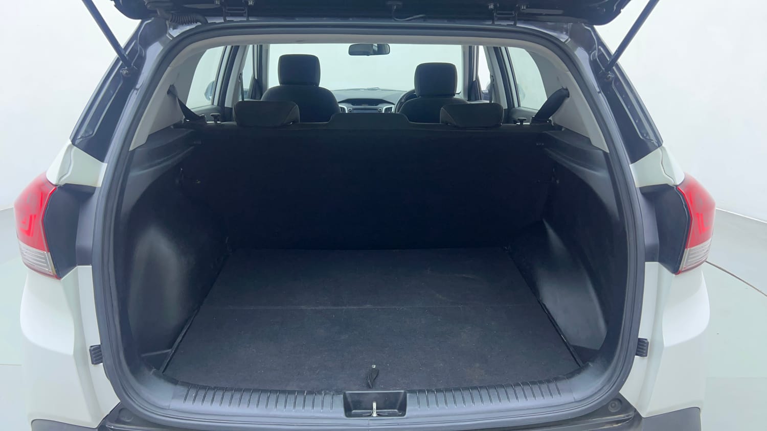 Used 2018 Hyundai Creta SX 1.6 Dual Tone Petrol Petrol Manual interior DICKY INSIDE VIEW