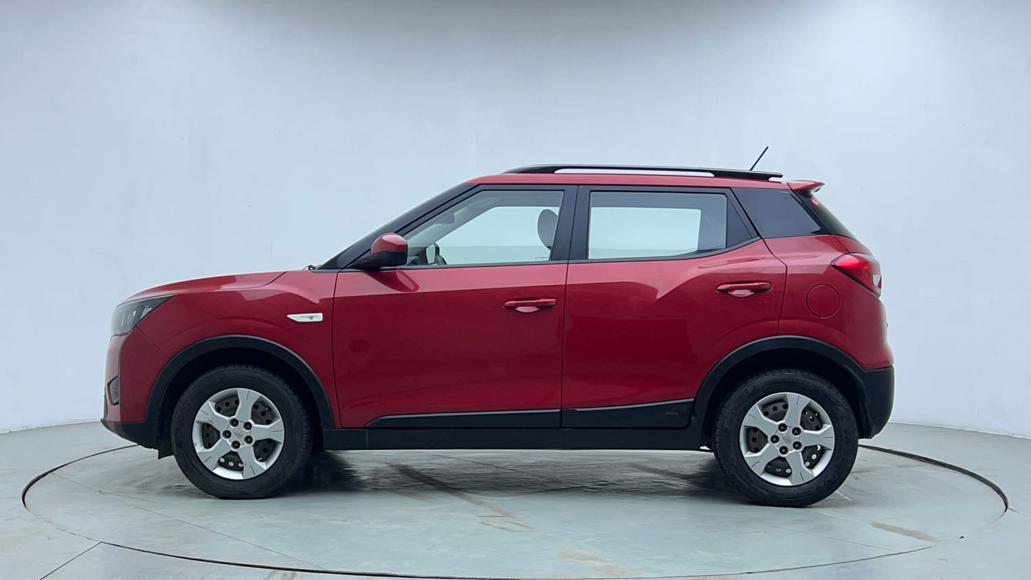 Used 2019 Mahindra XUV 300 1.2 W6 Petrol Manual exterior LEFT SIDE VIEW