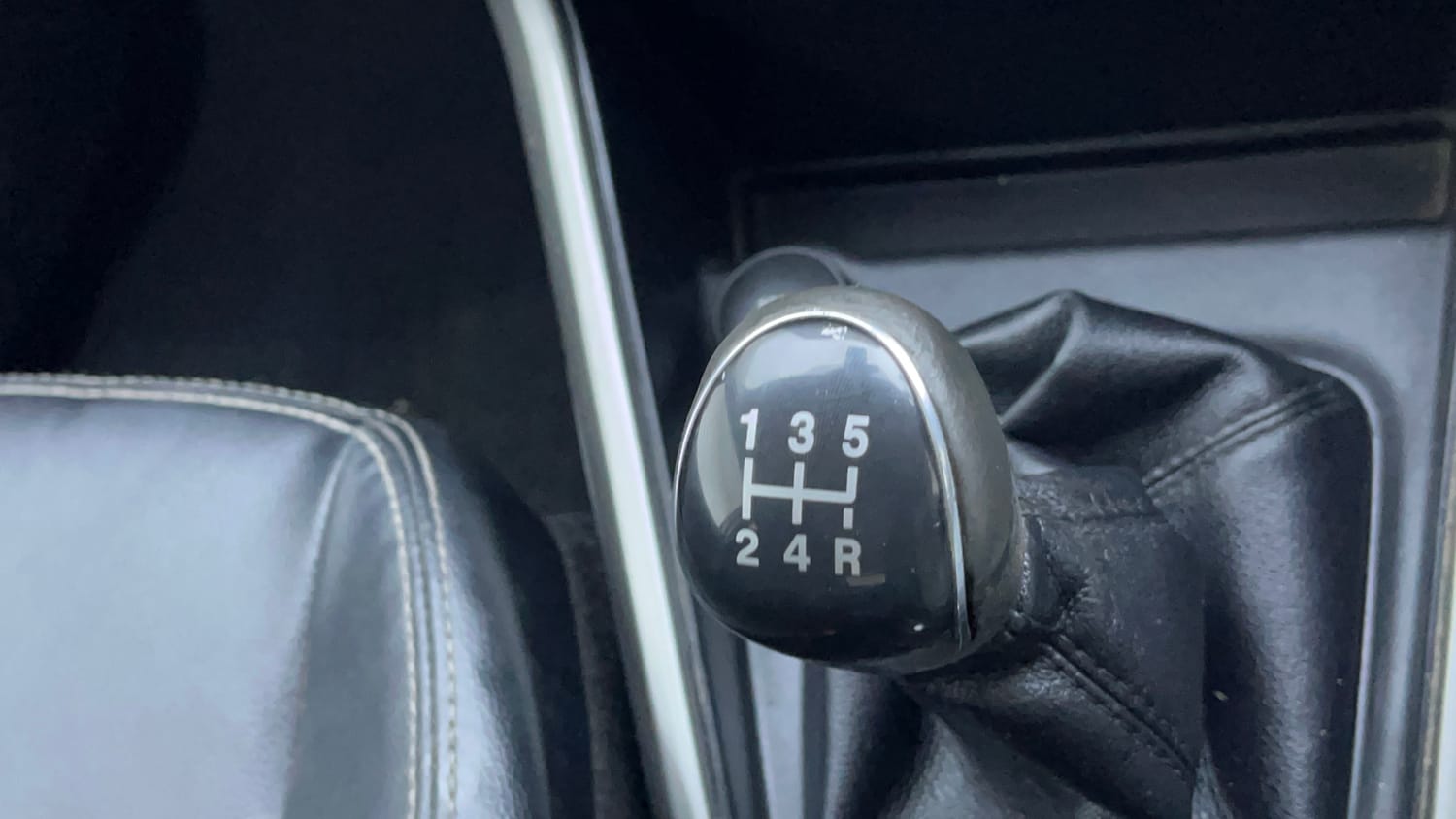 Used 2018 Ford EcoSport Titanium + 1.5L TDCi Diesel Manual interior GEAR  KNOB VIEW