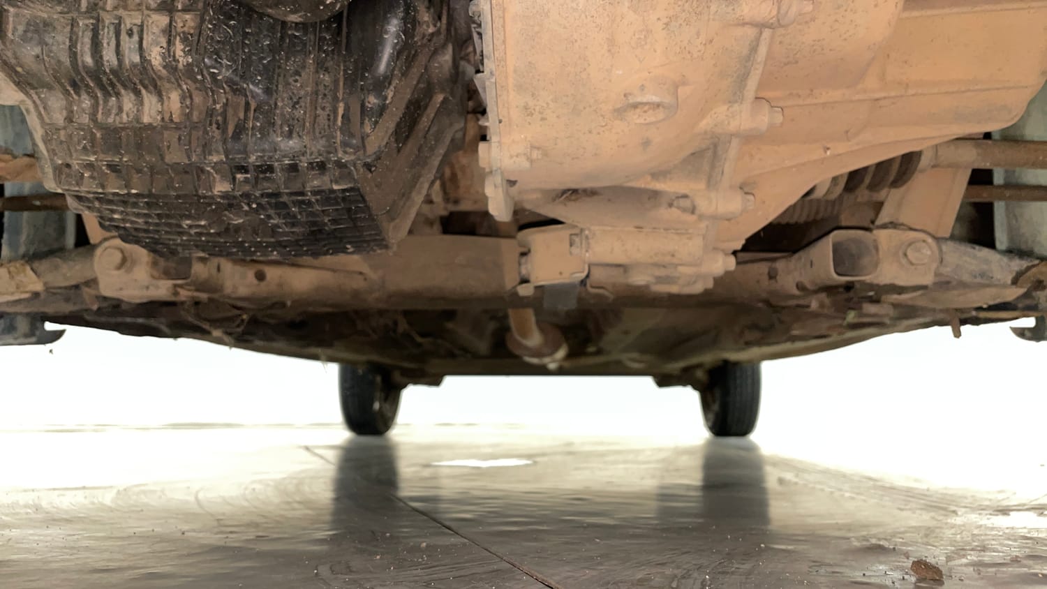 Used 2016 Renault Kwid 1.0 RXT Petrol Manual extra FRONT LEFT UNDERBODY VIEW