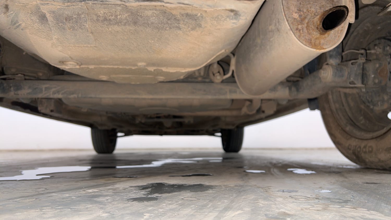 Used 2017 Tata Tiago Revotron XT Petrol Manual extra REAR UNDERBODY VIEW (TAKEN FROM REAR)