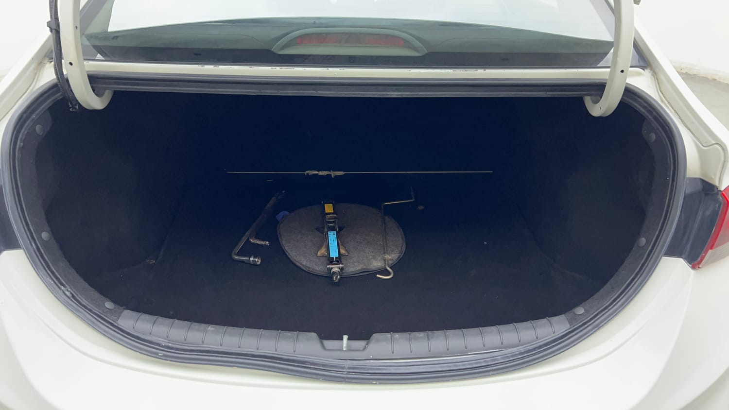 Used 2019 Hyundai Verna EX 1.4 VTVT Petrol Manual interior DICKY INSIDE VIEW