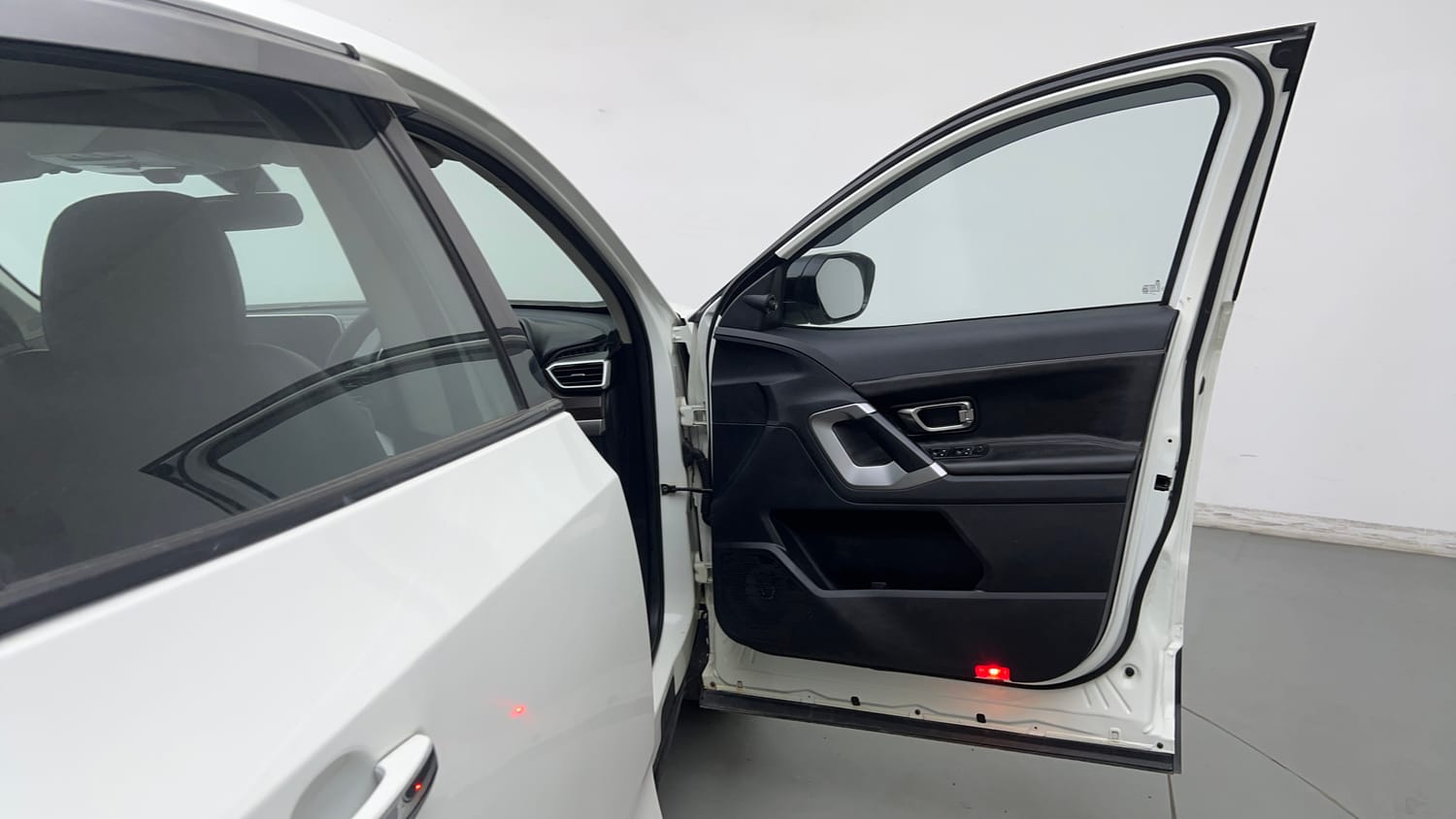 Used 2022 Tata Harrier XTA Plus Diesel Automatic interior RIGHT FRONT DOOR OPEN VIEW