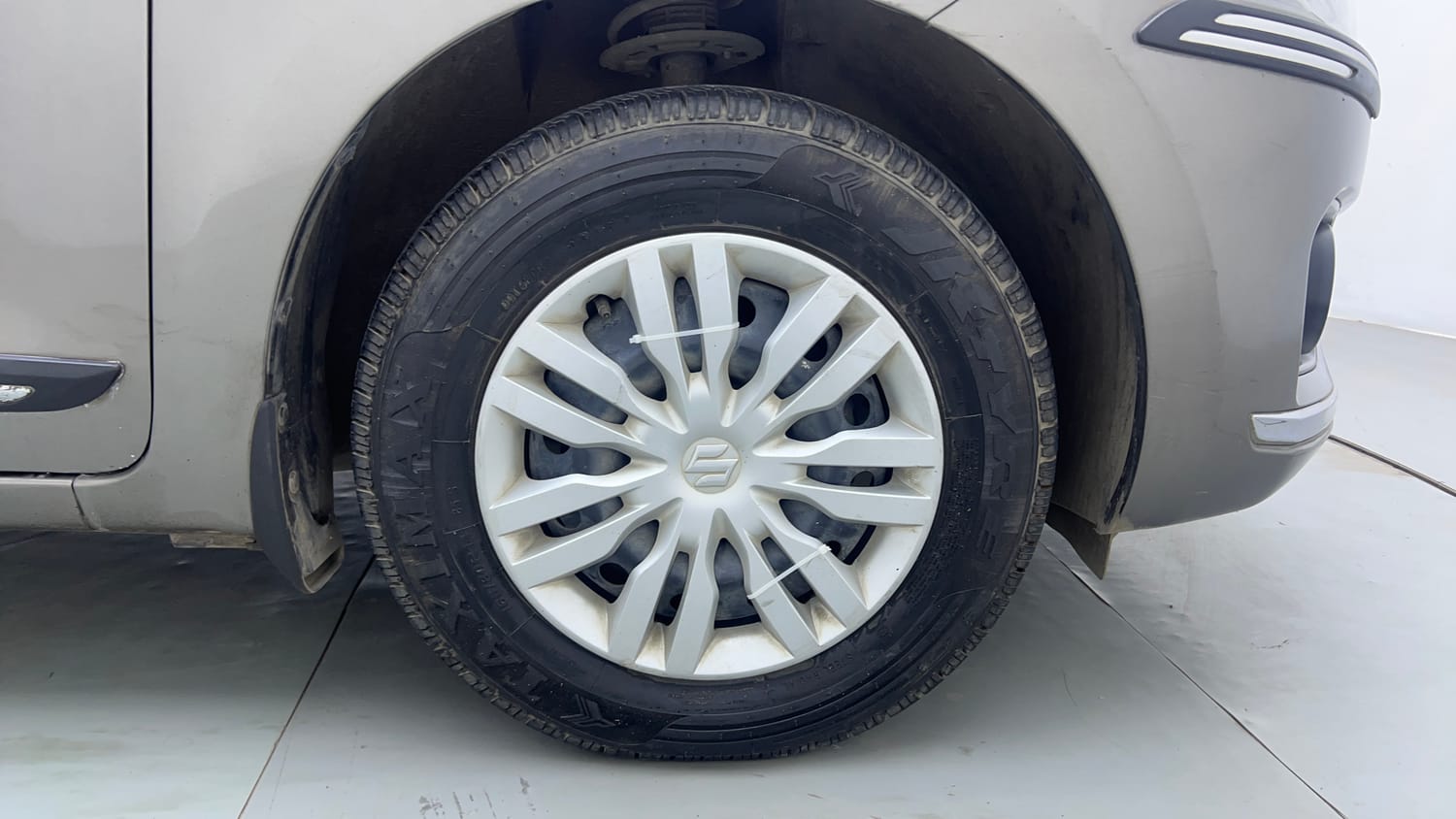 Used 2019 Maruti Suzuki Dzire VXi AMT Petrol Automatic tyres RIGHT FRONT TYRE RIM VIEW