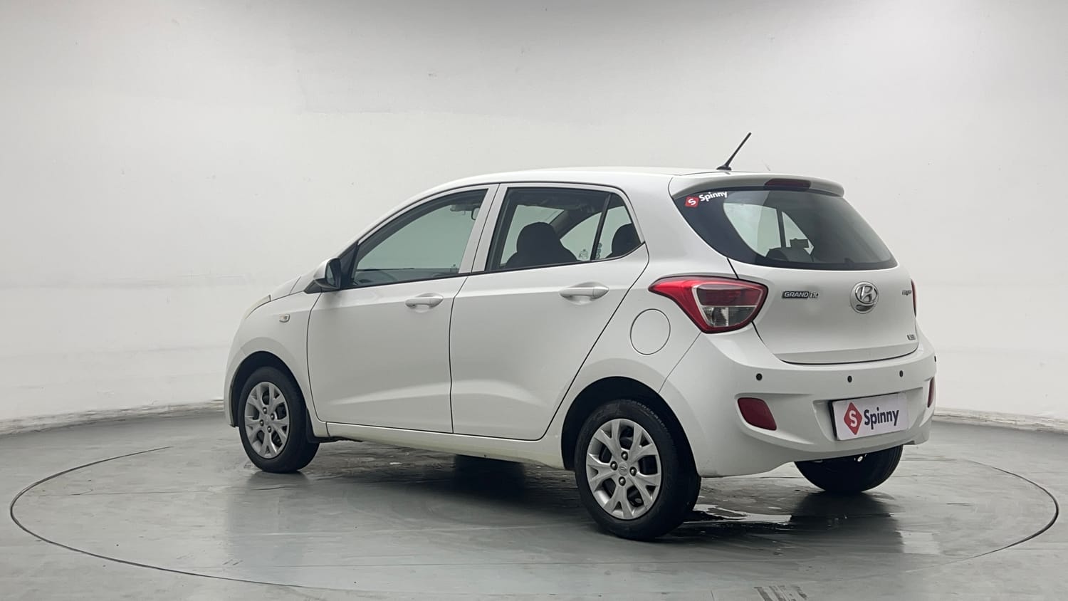 Used 2015 Hyundai Grand i10 Magna 1.2 Kappa VTVT Petrol Manual exterior LEFT REAR CORNER VIEW