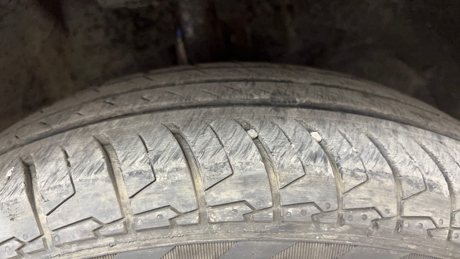 Used 2021 Maruti Suzuki Swift VXi AMT Petrol Automatic tyres RIGHT FRONT TYRE TREAD VIEW