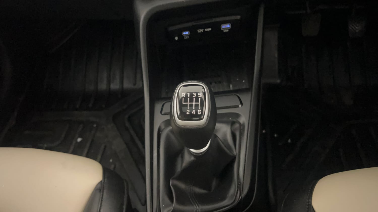 Used 2024 Hyundai Verna SX 1.5 Petrol MT Petrol Manual interior GEAR  KNOB VIEW
