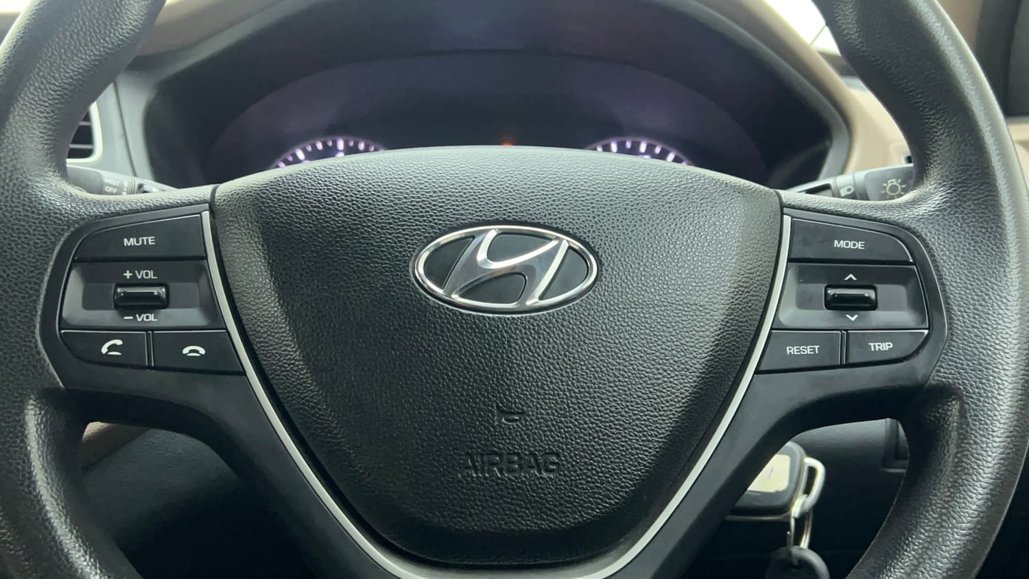 Used 2018 Hyundai Elite i20 Sportz 1.2 Petrol Manual top_features Steering mounted controls