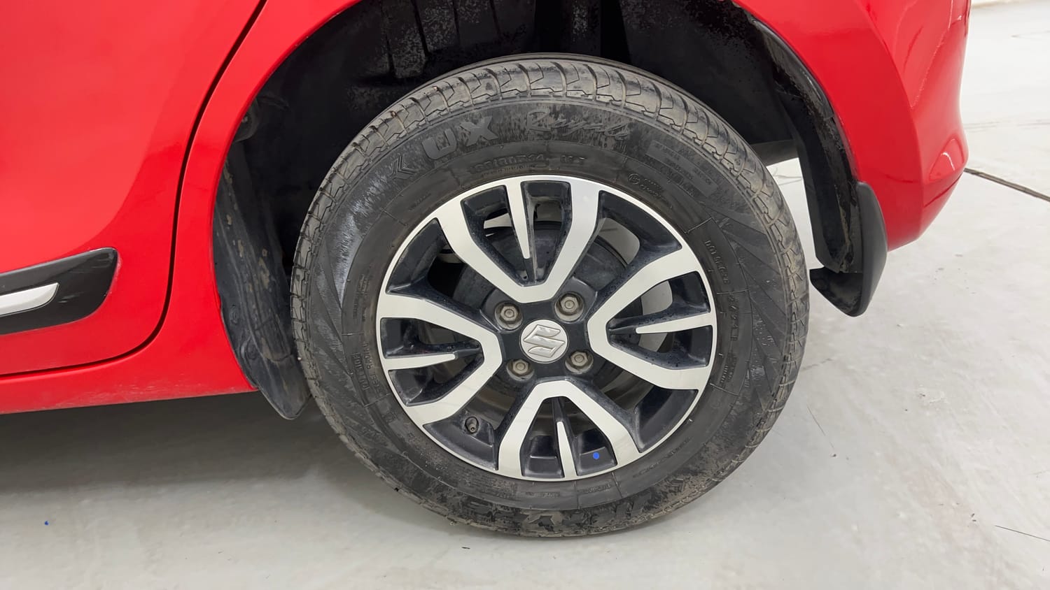 Used 2021 Maruti Suzuki Swift VXi AMT Petrol Automatic tyres LEFT REAR TYRE RIM VIEW