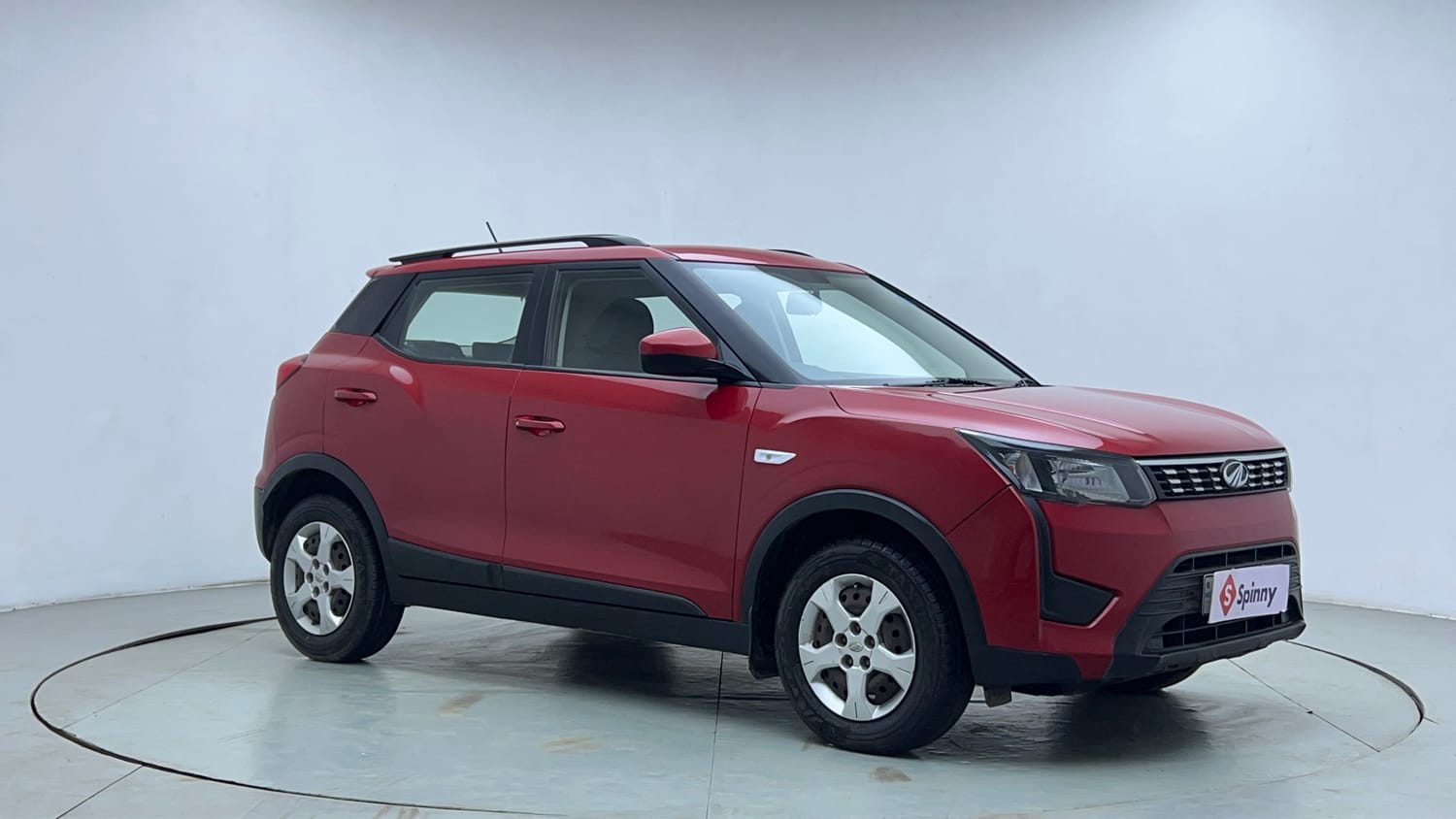 Used 2019 Mahindra XUV 300 1.2 W6 Petrol Manual exterior RIGHT FRONT CORNER VIEW