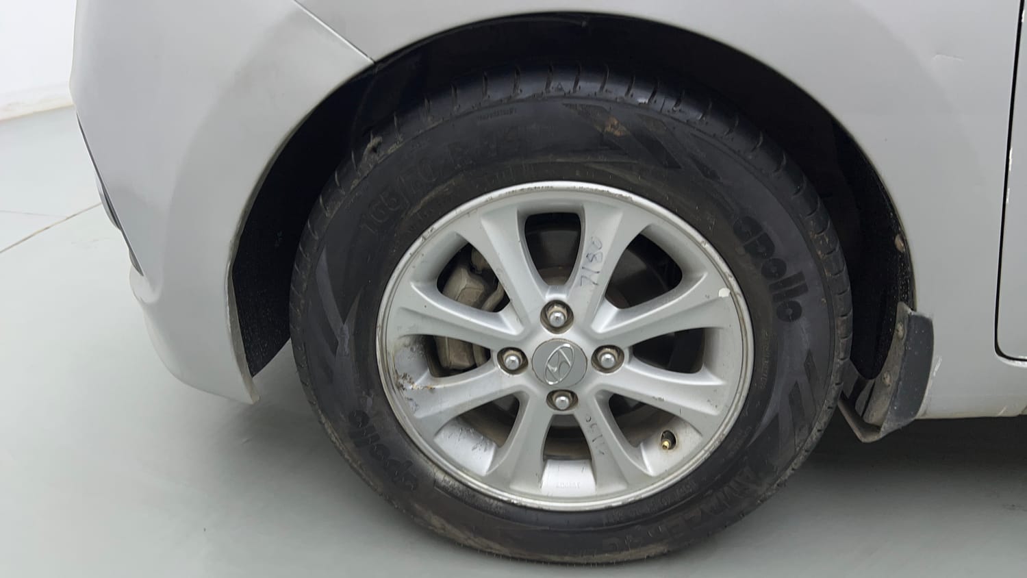 Used 2015 Hyundai Grand i10 Asta AT 1.2 Kappa VTVT Petrol Automatic tyres LEFT FRONT TYRE RIM VIEW