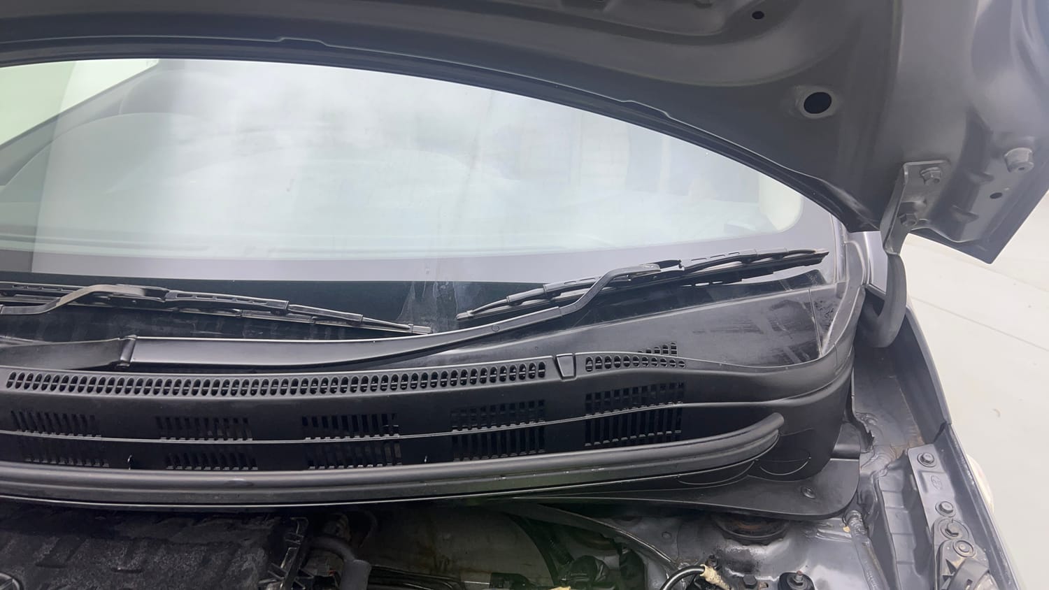 Used 2018 Hyundai Grand i10 Magna 1.2 Kappa VTVT Petrol Manual engine ENGINE LEFT SIDE HINGE & APRON VIEW