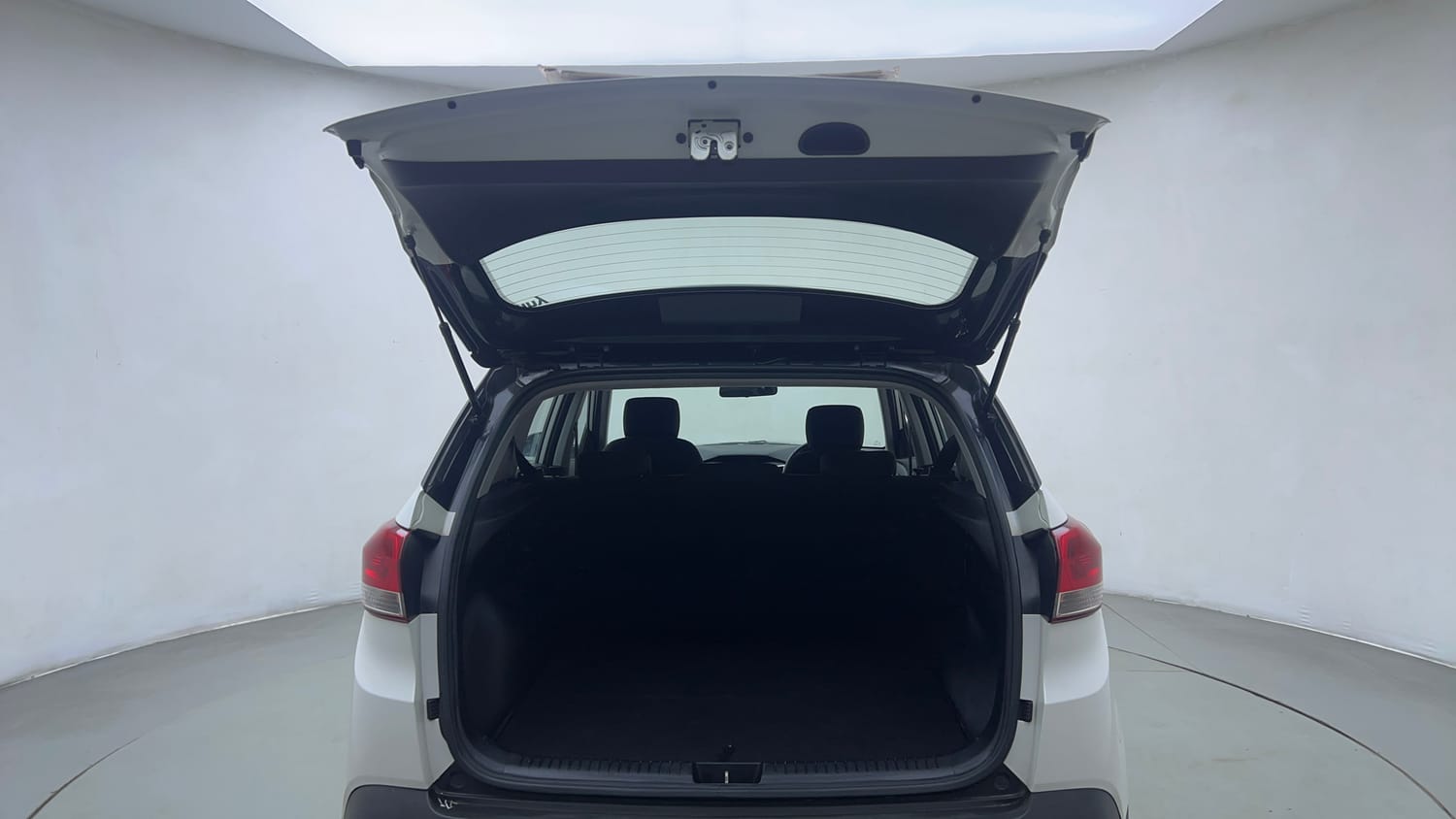 Used 2018 Hyundai Creta SX 1.6 Dual Tone Petrol Petrol Manual interior DICKY DOOR OPEN VIEW