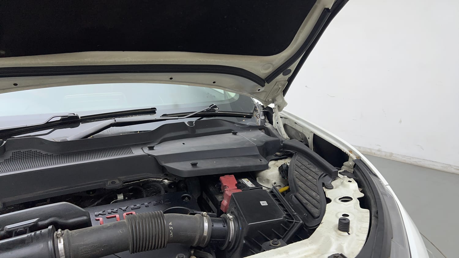 Used 2022 Tata Harrier XTA Plus Diesel Automatic engine ENGINE LEFT SIDE HINGE & APRON VIEW