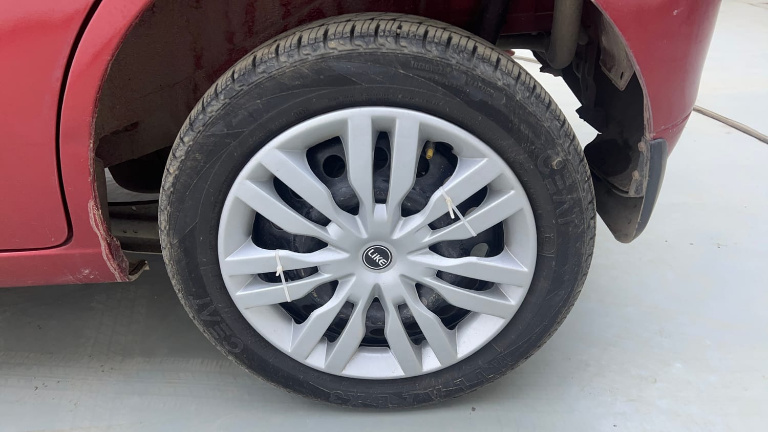 Used 2017 Maruti Suzuki Wagon R 1.0 VXI AMT Petrol Automatic tyres LEFT REAR TYRE RIM VIEW