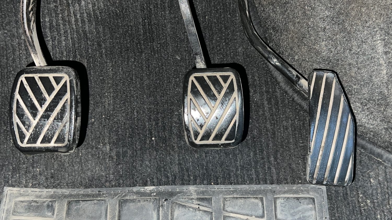 Used 2015 Maruti Suzuki Wagon R VXI Petrol Manual interior PEDALS VIEW