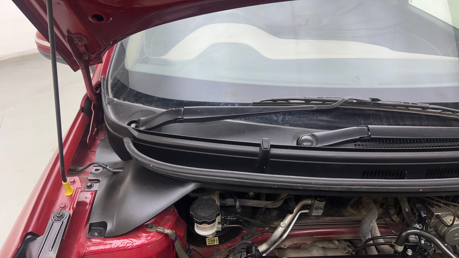 Used 2018 Hyundai Elite i20 Sportz 1.2 Petrol Manual engine ENGINE RIGHT SIDE HINGE & APRON VIEW