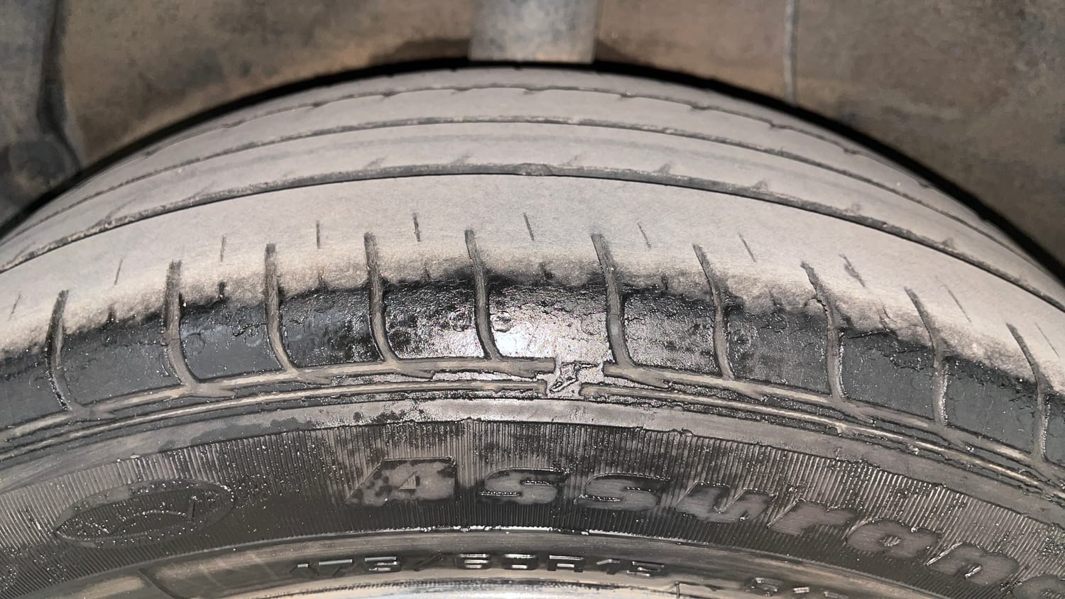 Used 2020 Hyundai Aura SX Plus 1.2 AMT Petrol Petrol Automatic tyres RIGHT REAR TYRE TREAD VIEW