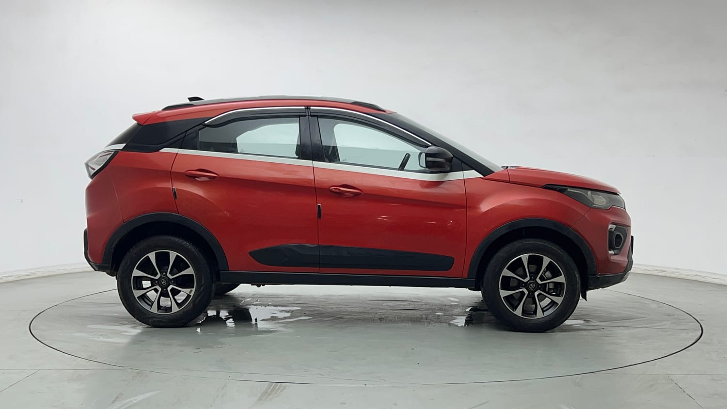 Used 2021 Tata Nexon XZ Plus (S) Petrol Manual exterior RIGHT SIDE VIEW