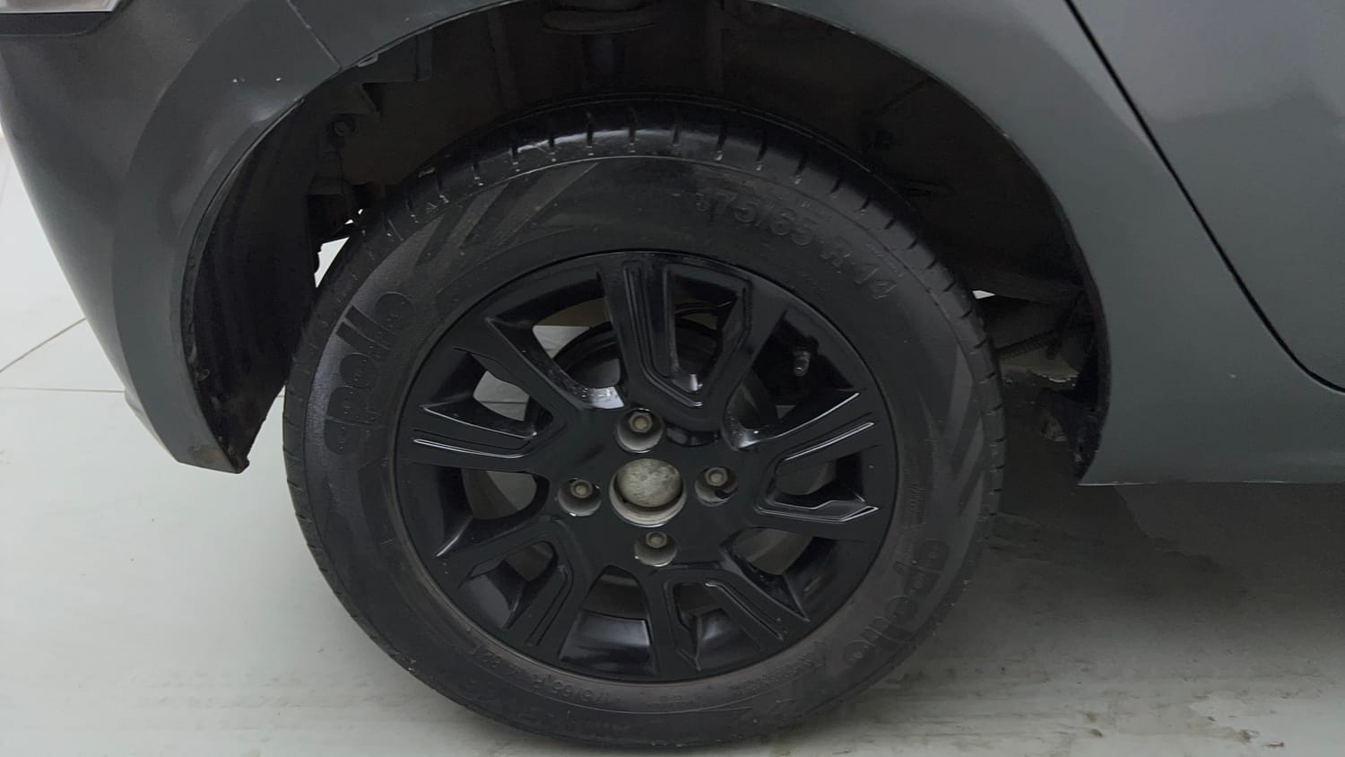 Used 2021 Tata Tiago LE Petro l+ CNG(Outside Fitted) Cng Manual tyres RIGHT REAR TYRE RIM VIEW
