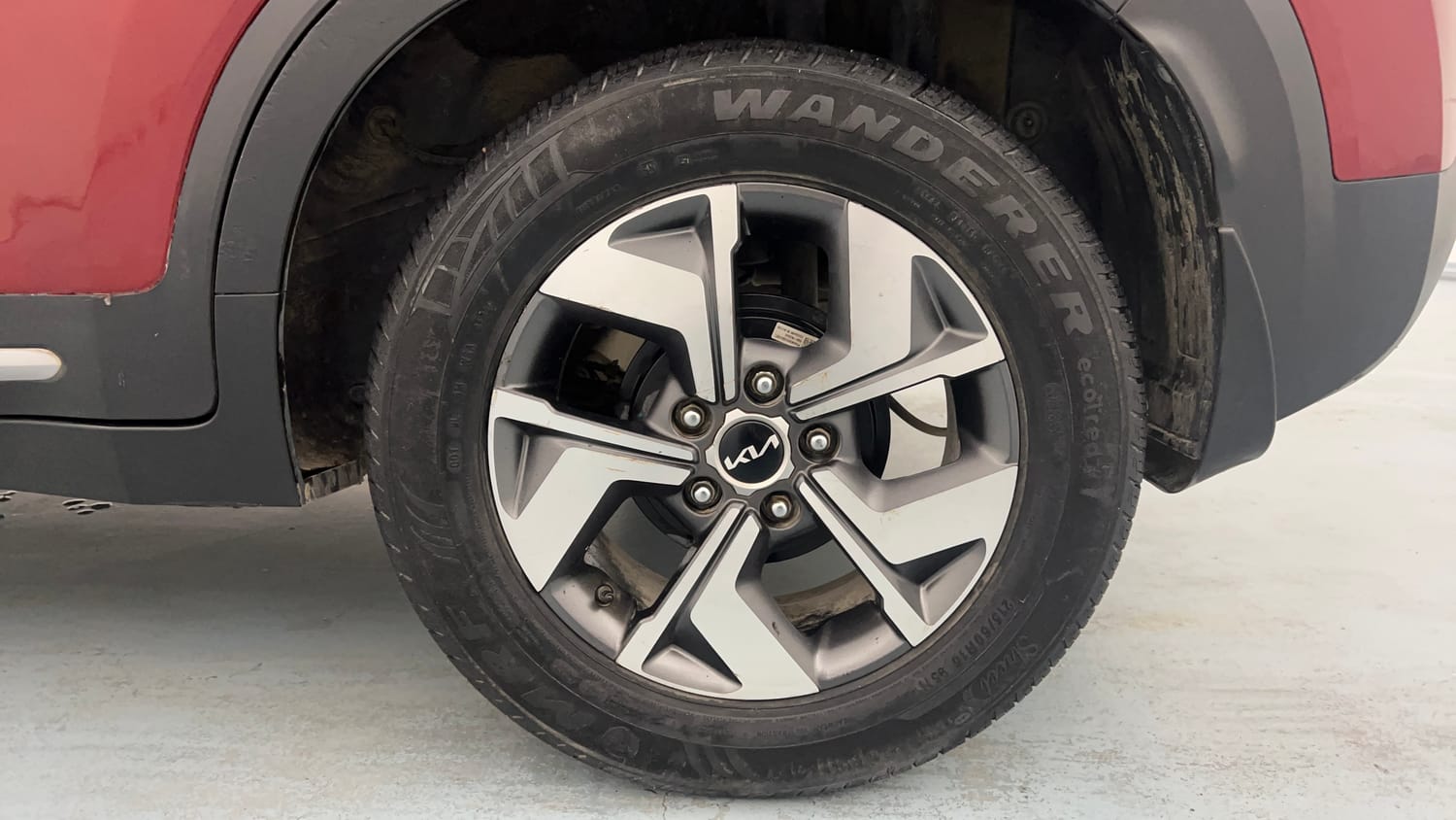 Used 2022 Kia Sonet HTX 1.5 Diesel Manual tyres LEFT REAR TYRE RIM VIEW