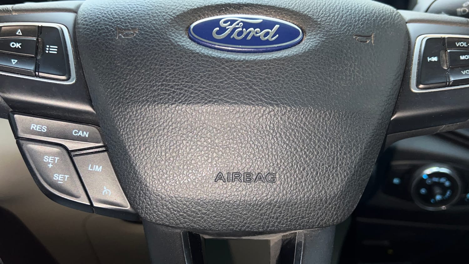 Used 2021 Ford EcoSport Titanium Plus 1.5L Ti-VCT AT Petrol Automatic top_features Airbags