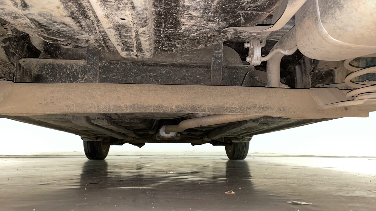 Used 2015 Hyundai Grand i10 Asta AT 1.2 Kappa VTVT Petrol Automatic extra REAR UNDERBODY VIEW (TAKEN FROM REAR)