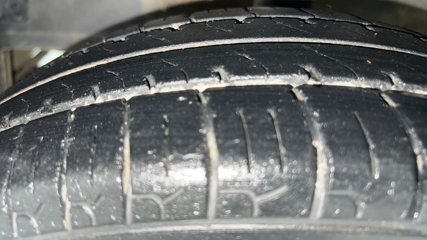 Used 2016 Hyundai Eon Era + Petrol Manual tyres LEFT FRONT TYRE TREAD VIEW
