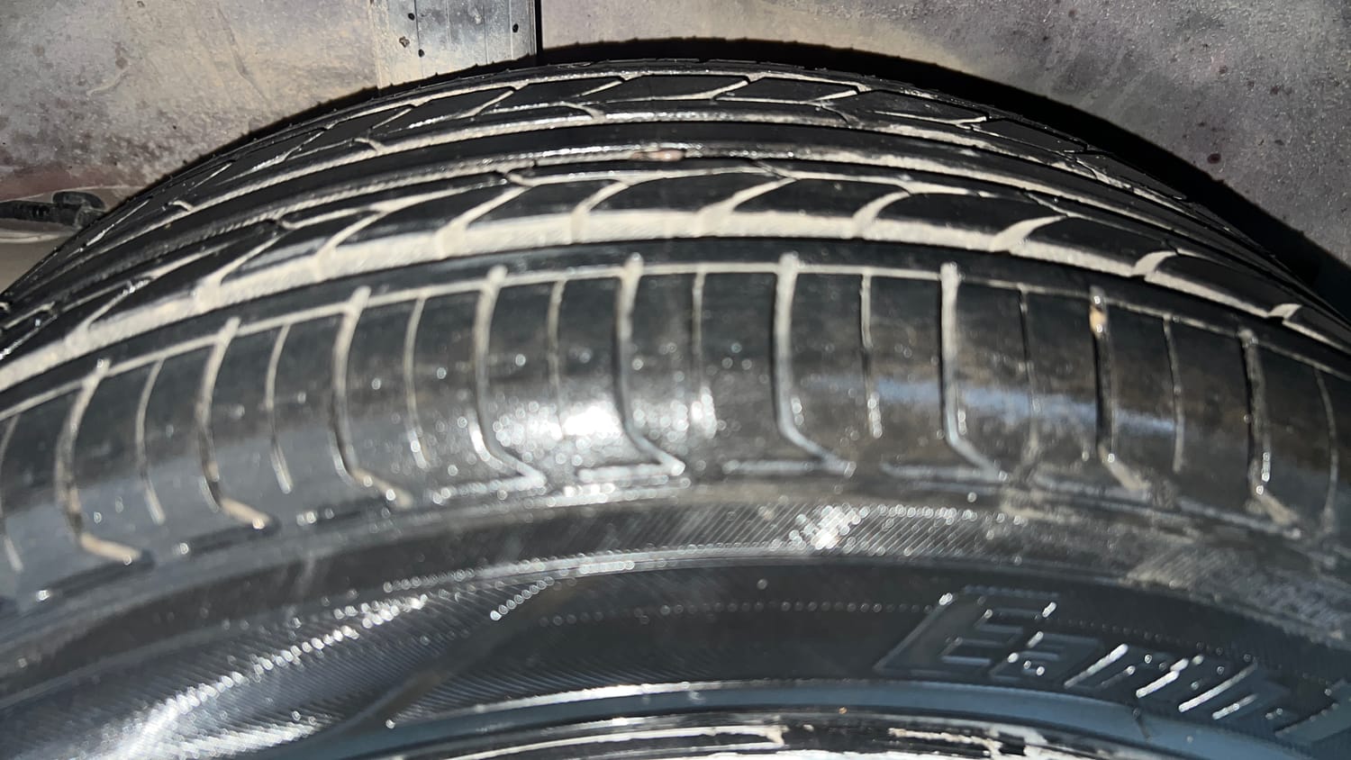 Used 2017 Honda City V Petrol Petrol Manual tyres RIGHT REAR TYRE TREAD VIEW