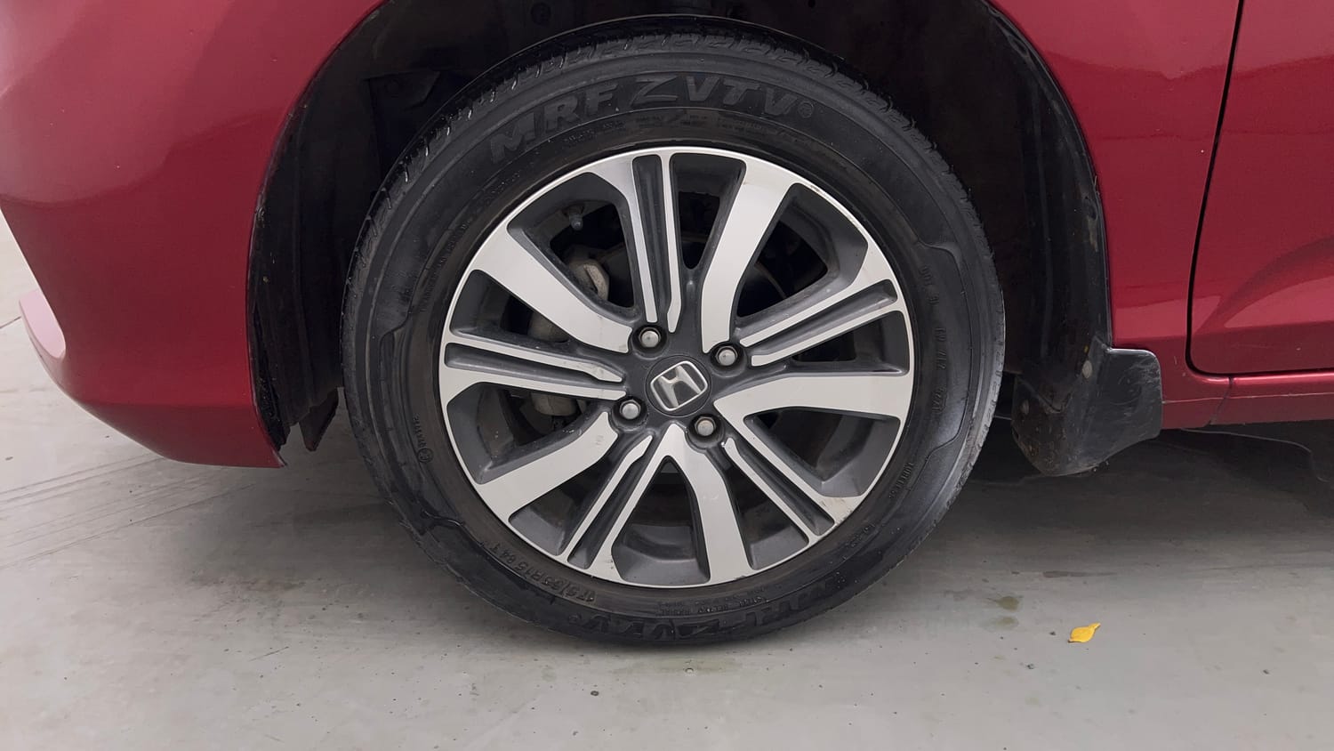 Used 2022 Honda Amaze VX CVT 1.2 Petrol Petrol Automatic tyres LEFT FRONT TYRE RIM VIEW