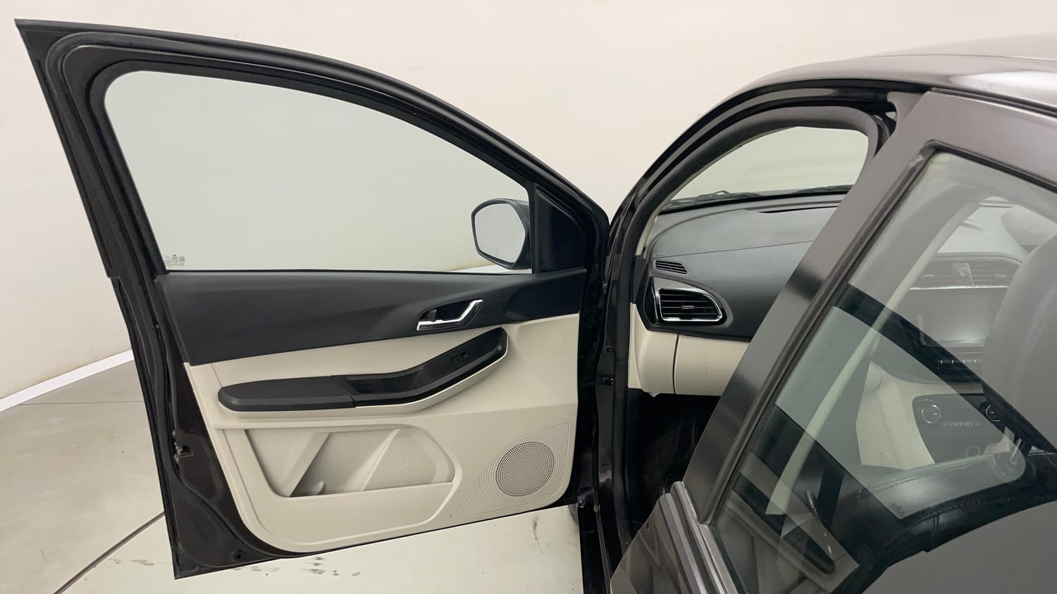 Used 2022 null Petrol Automatic interior LEFT FRONT DOOR OPEN VIEW
