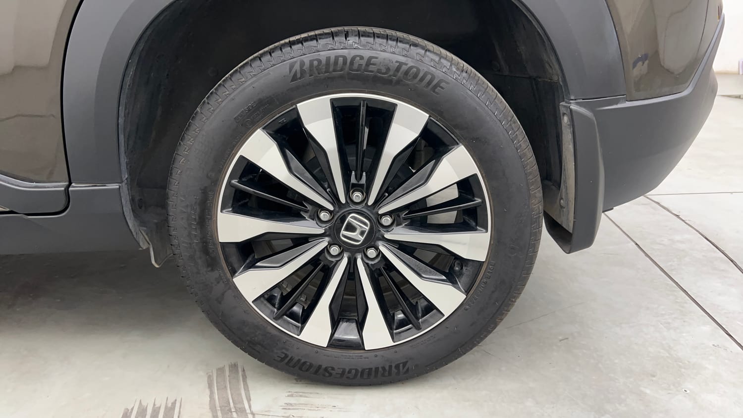Used 2025 Honda Elevate ZX MT Petrol Manual tyres LEFT REAR TYRE RIM VIEW