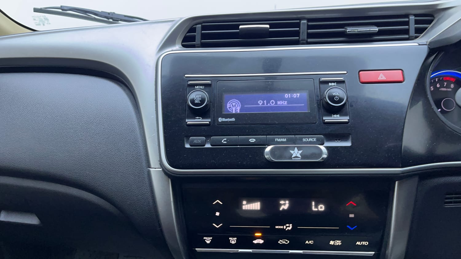 Used 2014 Honda City SV Petrol Manual interior MUSIC SYSTEM & AC CONTROL VIEW