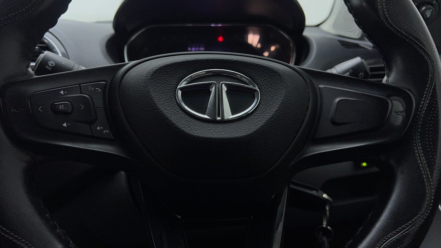Used 2021 Tata Tiago LE Petro l+ CNG(Outside Fitted) Cng Manual top_features Steering mounted controls