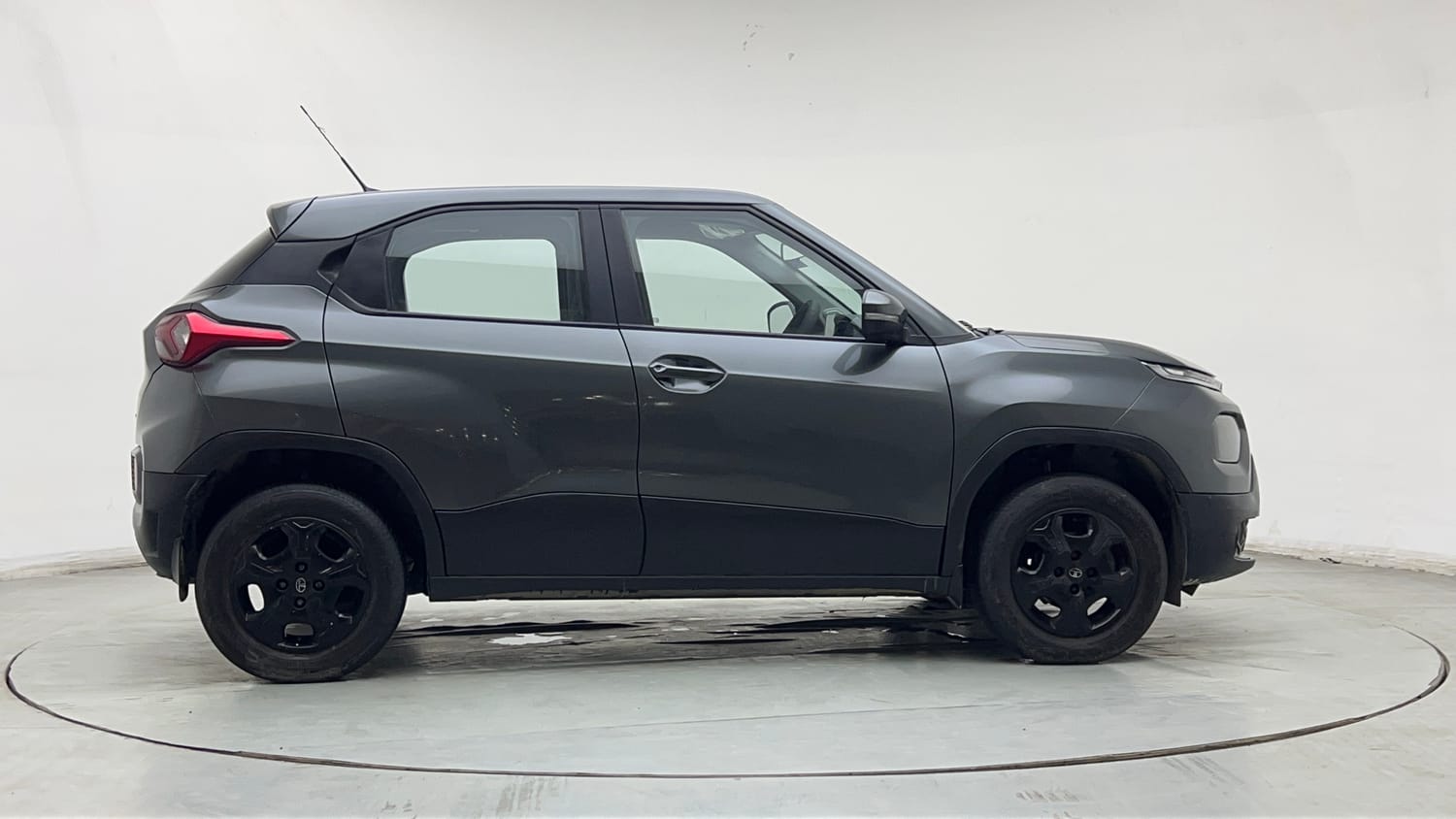 Used 2024 Tata Punch Accomplished iCNG Cng Manual exterior RIGHT SIDE VIEW